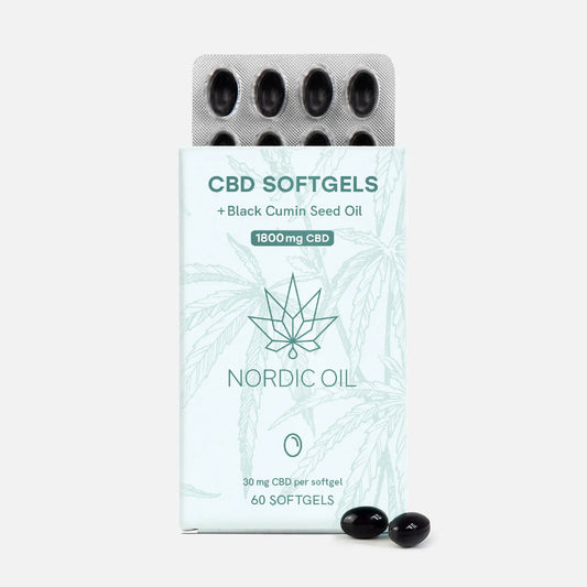 CBD-softgels fra Nordic Oil i mintgrøn emballage med mønster af cannabisblade, blisterpakning og to sorte kapsler ved siden af.