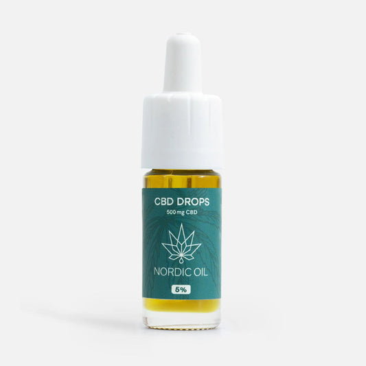 CBD-dråber flaske fra Nordic Oil med grøn etiket og hvid hætte