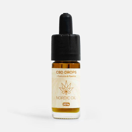 CBD-dråber fra Nordic Oil i en lille glasflaske i brunt glas med dropper og label med 20%