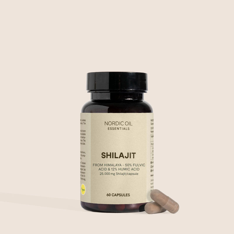Nordic Oil Essentials Shilajit-flaske med 60 kapsler og to kapsler ved siden af