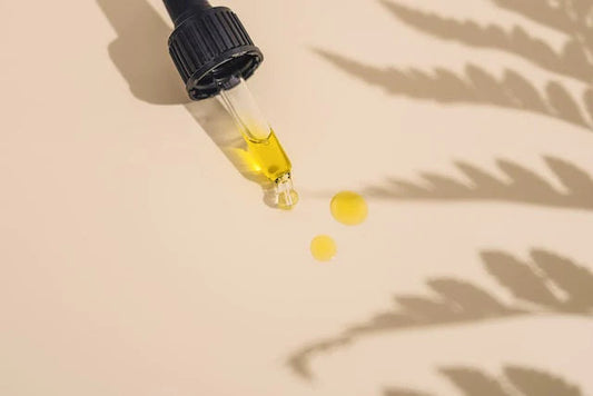 cbd-dråber og en pipette