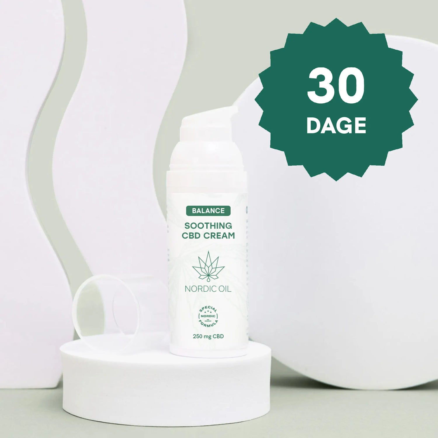 Nordic Oil Balance Soothing CBD Creme – hvid flaske med grønt logo og 30-dages mærkat.