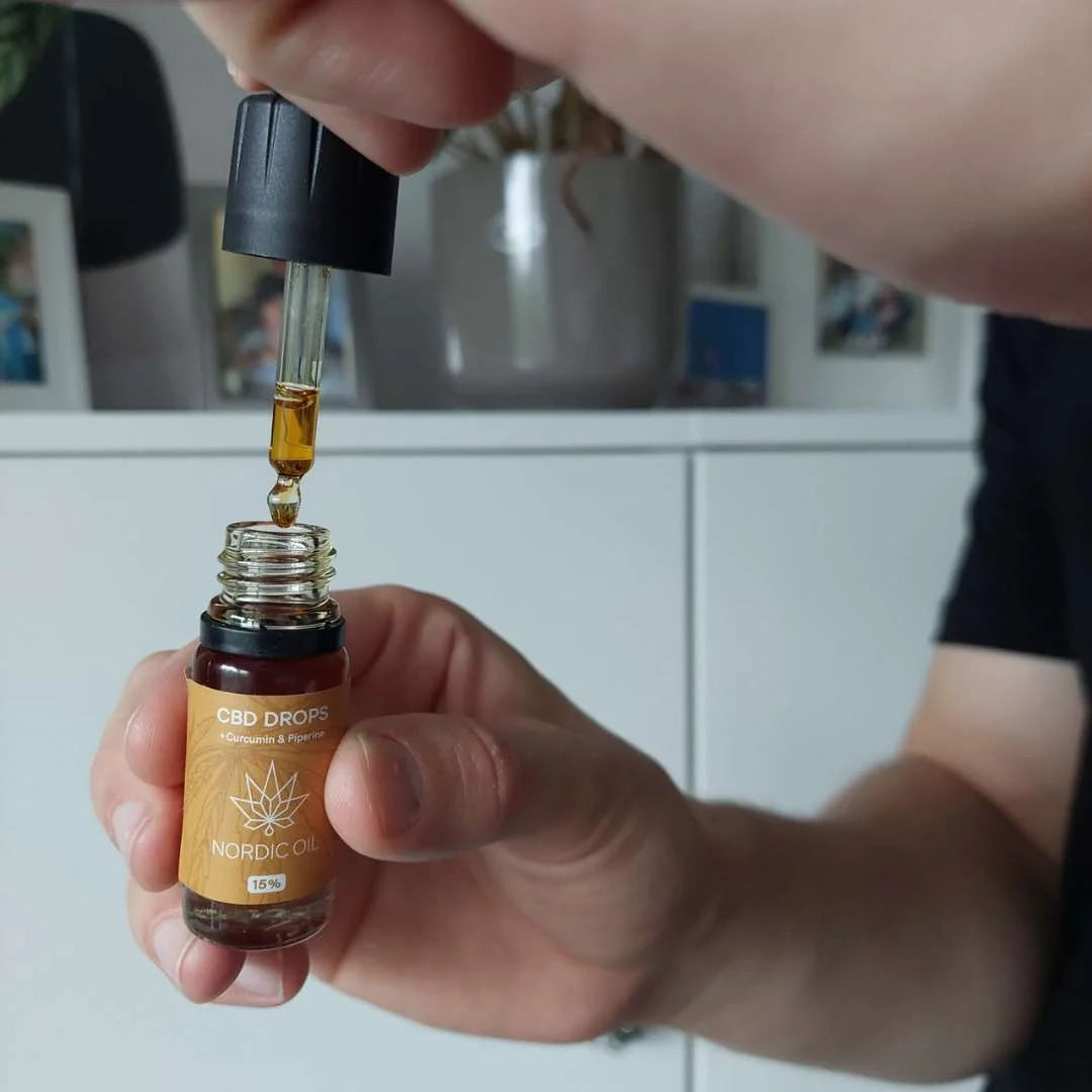 CBD-dråber i glasflaske med pipette fra Nordic Oil (15% CBD)