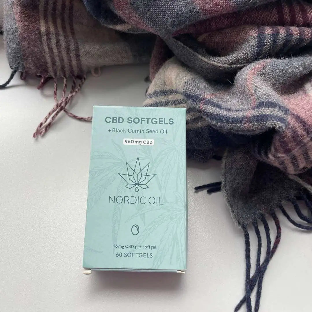 Nordic Oil CBD Softgels med sortkommenfrøolie i mintblå æske, 60 softgels