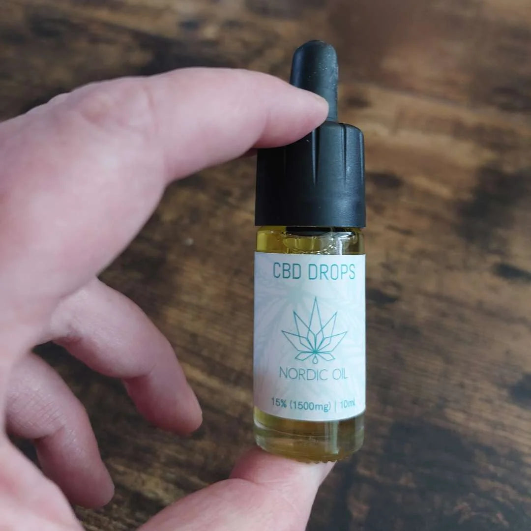 CBD-dråber fra Nordic Oil i glasflaske med dropper