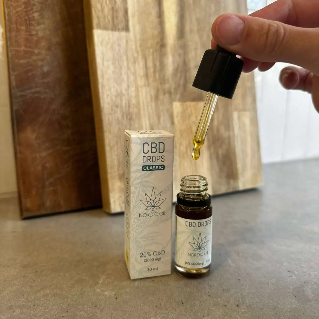 CBD-drops Classic fra Nordic Oil i brunt glas med dropper og æske.