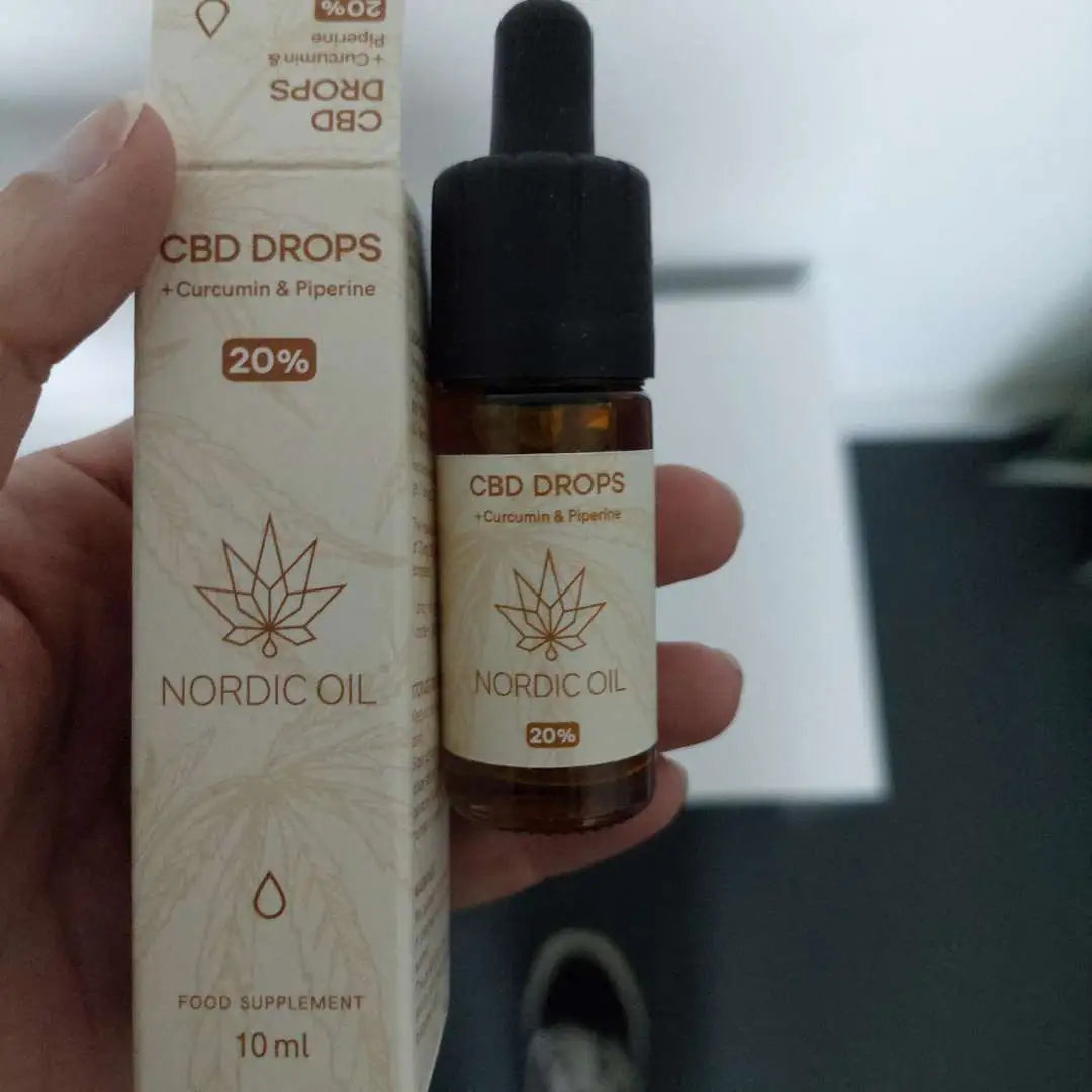 CBD-drops fra Nordic Oil med curcumin og piperin i æske og dropperflaske (10 ml)