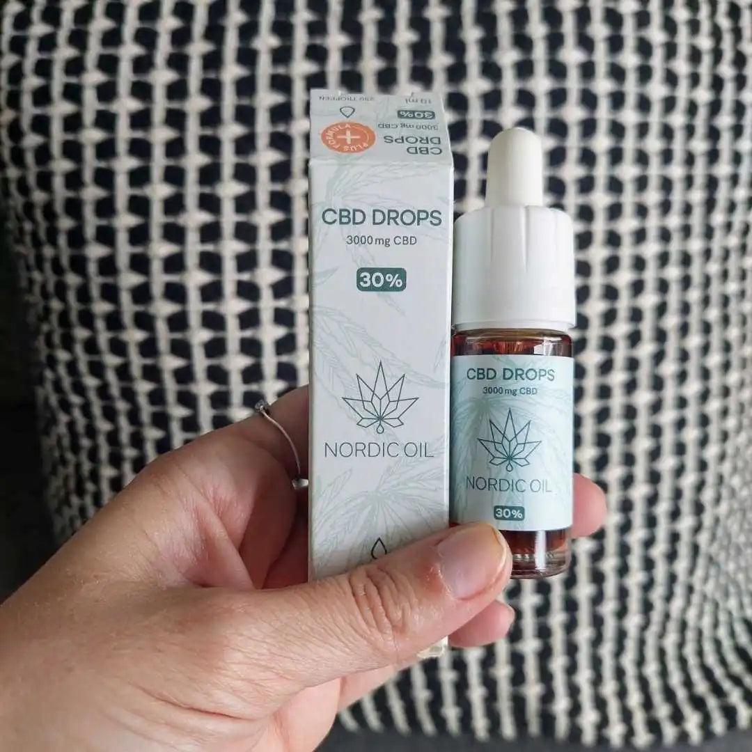 Nordic Oil CBD-drops i æske og glasflaske med pipette (3000 mg CBD, 30%)