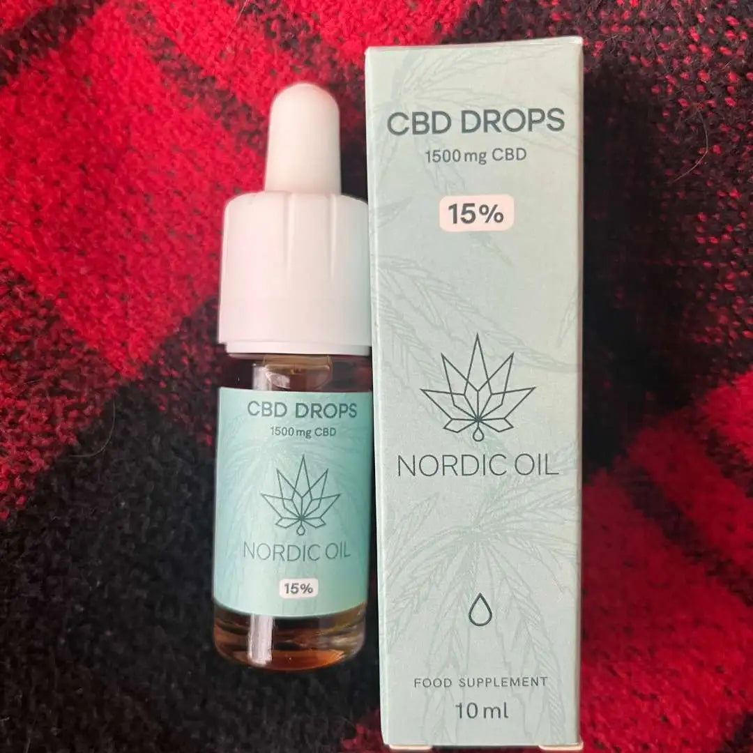 Nordic Oil CBD Drops 15% CBD (1500 mg) i 10 ml flaske ved siden af æske
