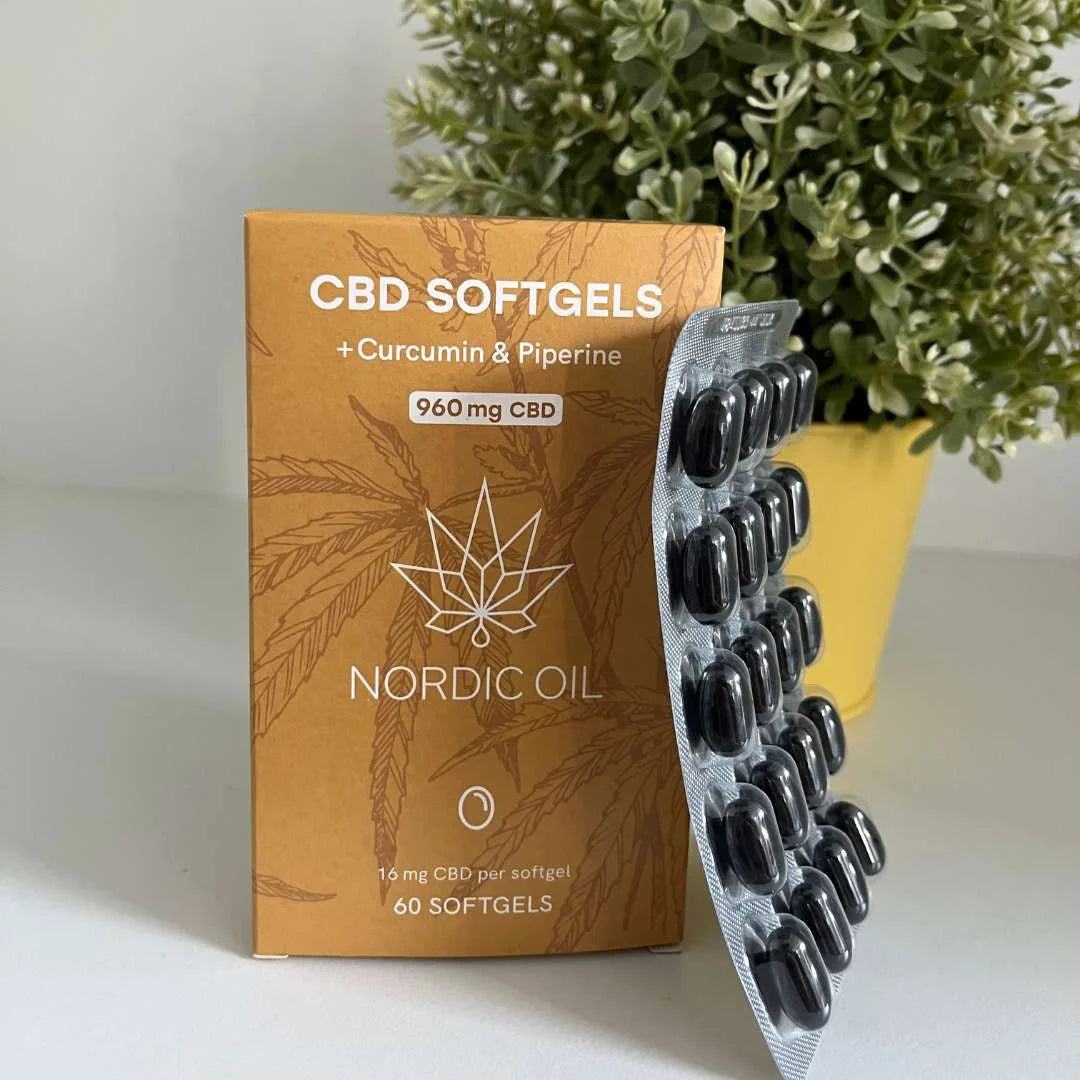 CBD softgels boks fra Nordic Oil med curcumin og piperin og blisterpakning