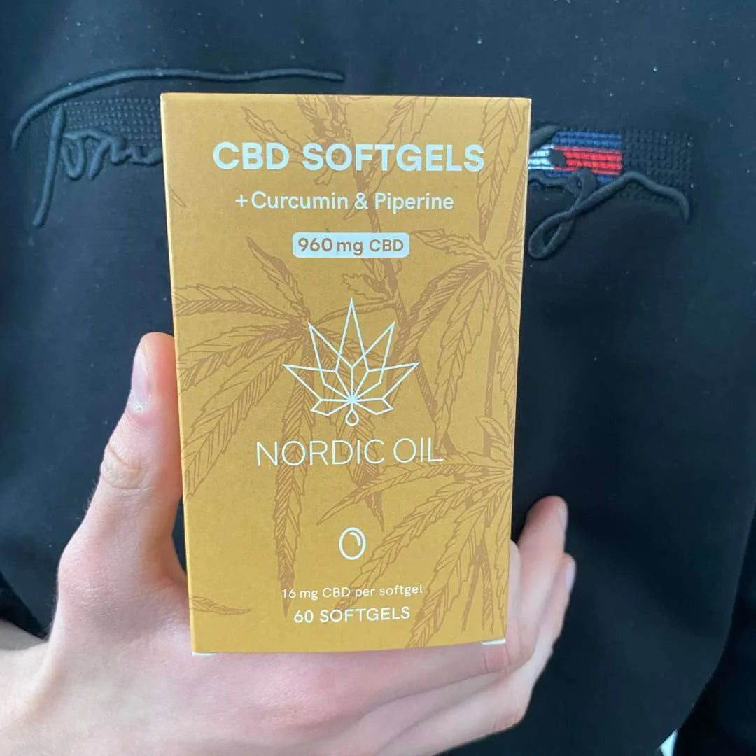 Nordic Oil CBD Softgels i gul emballage med curcumin og piperin, 60 softgels