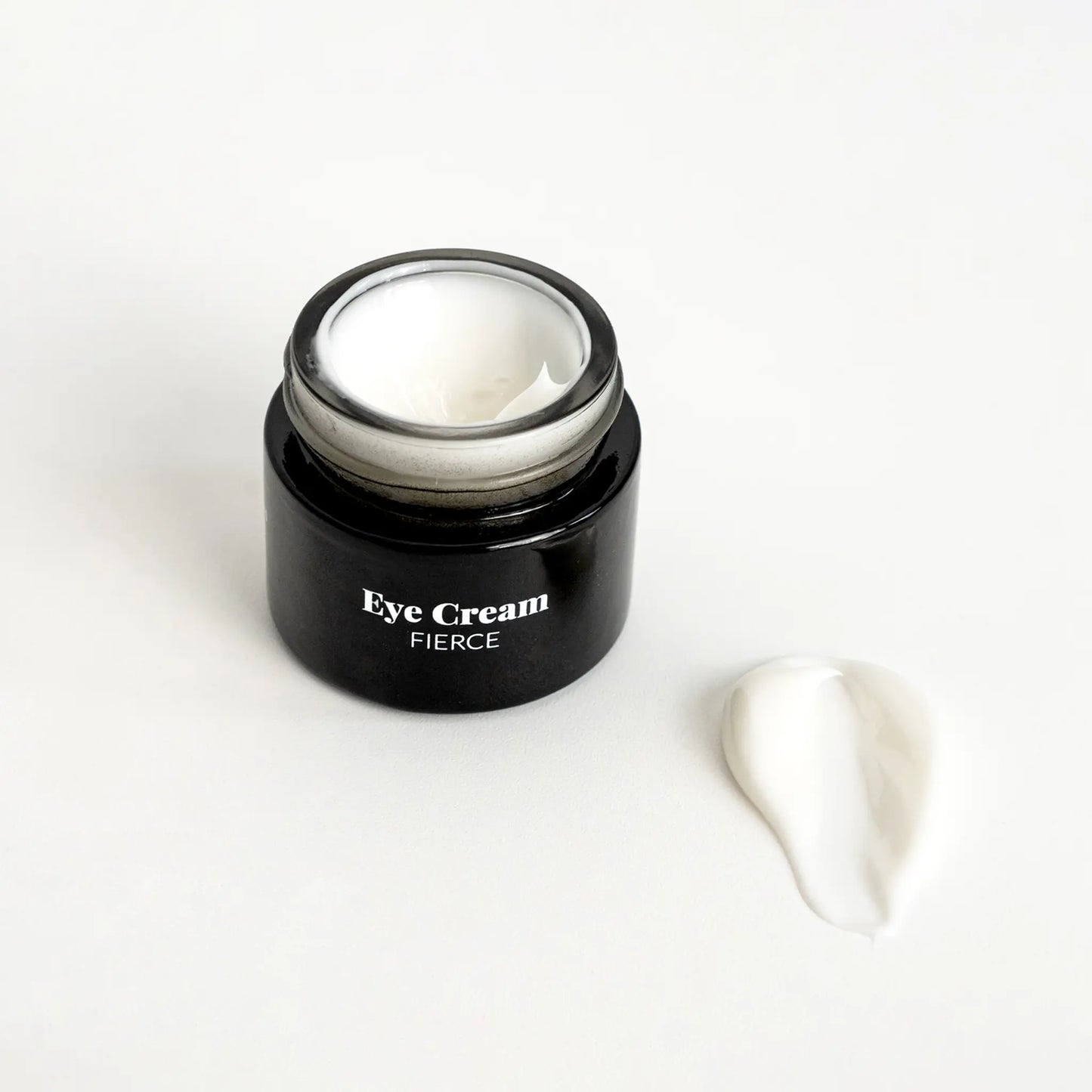 Øjencreme i sort krukke med hvid creme, Eye Cream Fierce