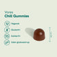 Chill Gummies – vegansk, glutenfri, sukkerfri og uden glukosesirup med en enkelt rødbrun gummi på en lys baggrund