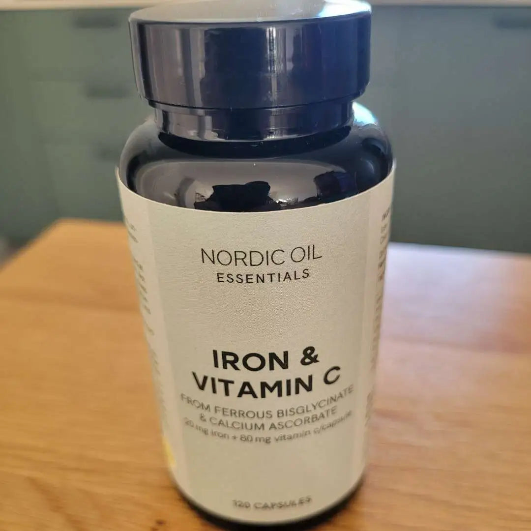 Nordic Oil Essentials jern og C-vitamin kosttilskud i mørk glasflaske