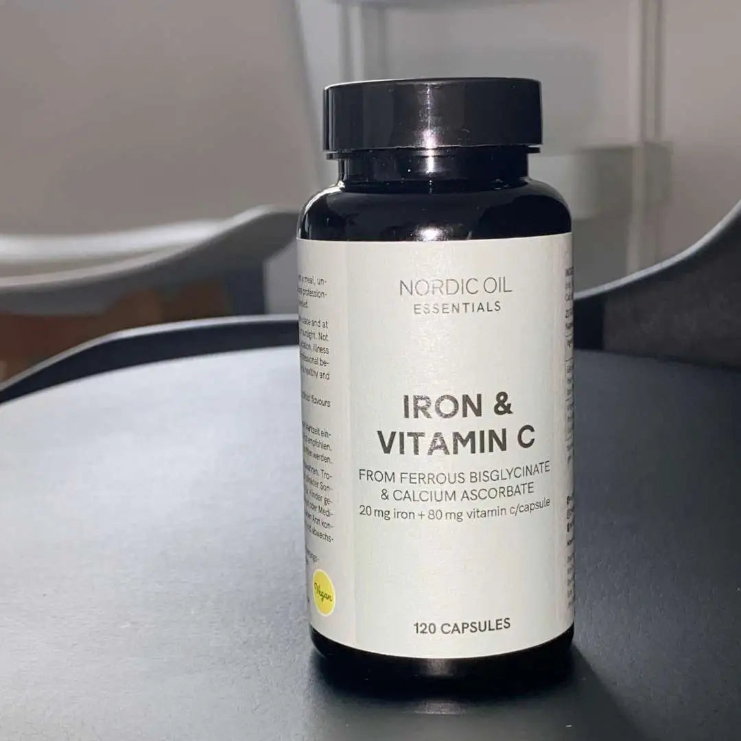 Flaske med Nordic Oil Essentials Jern- og C-vitamin-kapsler