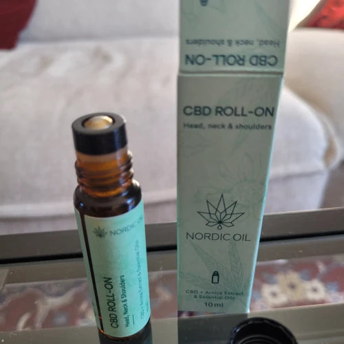 Nordic Oil CBD-roll-on til hoved, nakke og skuldre (olieflaske og æske)