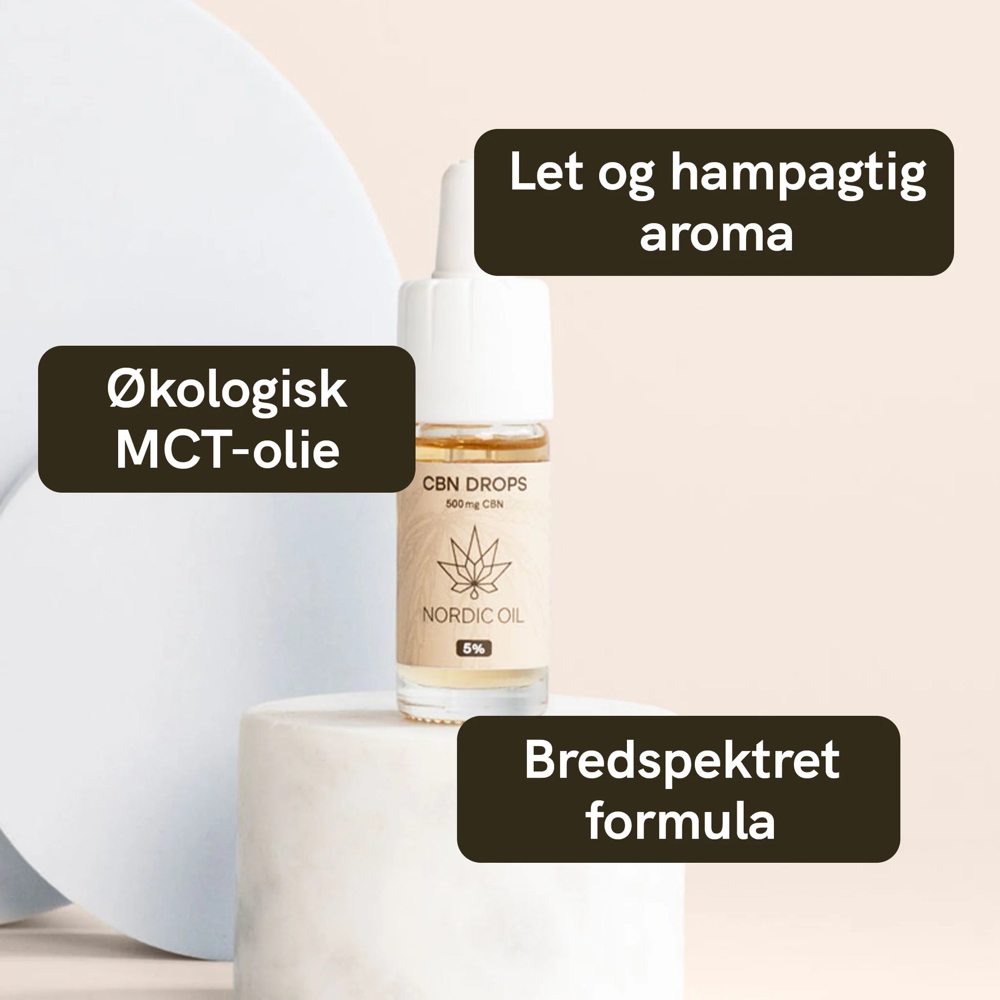 CBD-dråber fra Nordic Oil med økologisk MCT-olie på beige baggrund