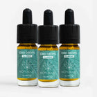 Tre Nordic Oil CBD Drops Classic-flasker med turkise etiketter.