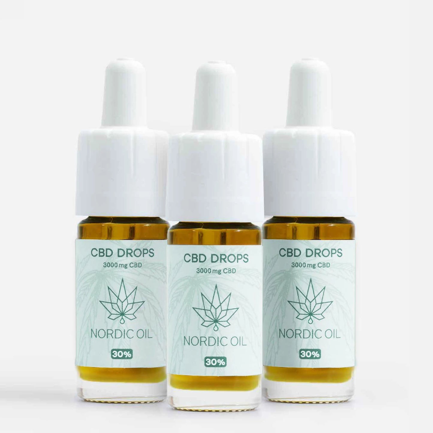 Tre CBD-drops-flasker fra Nordic Oil med hvide dropper-kapper og etiketten CBD DROPS (3000 mg CBD)