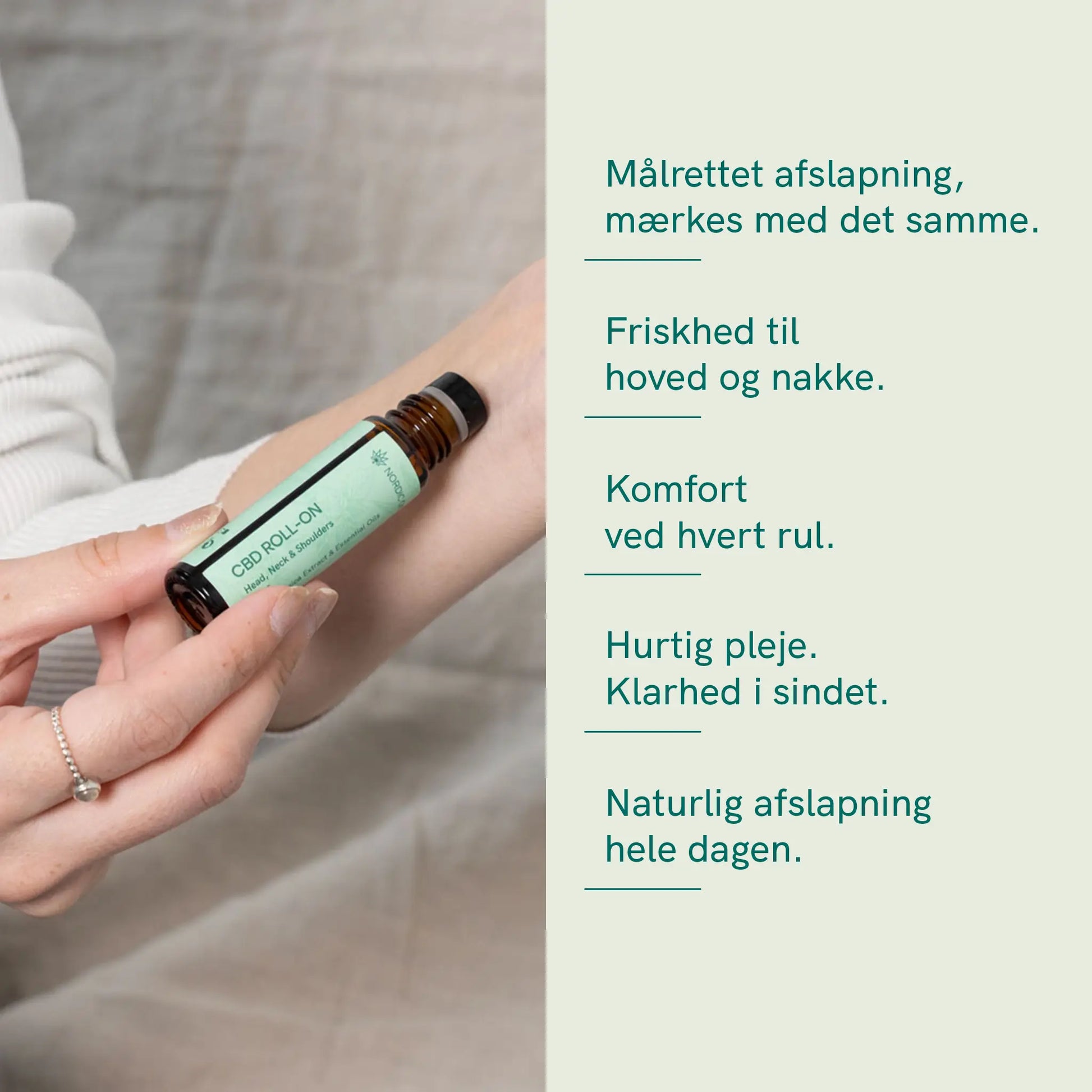Nærbillede af en hånd, der holder en CBD-roll-on-flaske ved armen.