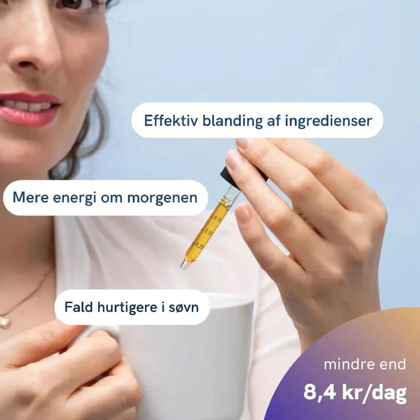 Kvinde holder en sprøjte med gul væske over en kop, mens tekstbobler viser produktfordele.