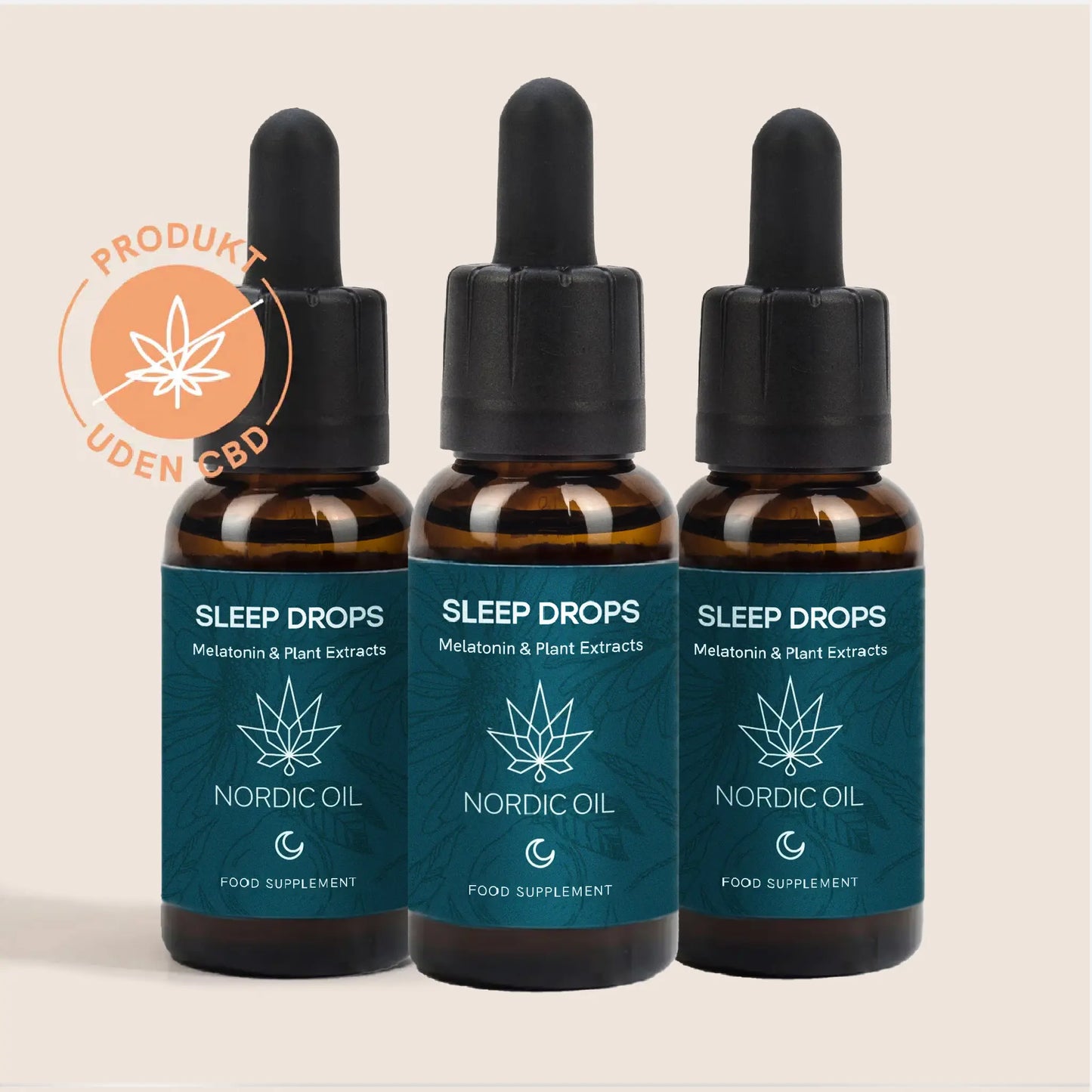Tre brune dråbeflasker med blå etiketter 'Sleep Drops' (Melatonin & Plant Extracts) fra Nordic Oil og mærket 'Produkt uden CBD'