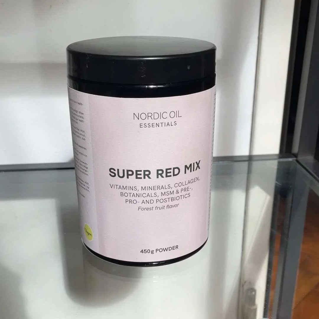 Nordic Oil Essentials Super Red Mix kosttilskudspulver i lyserød dåse med sort låg