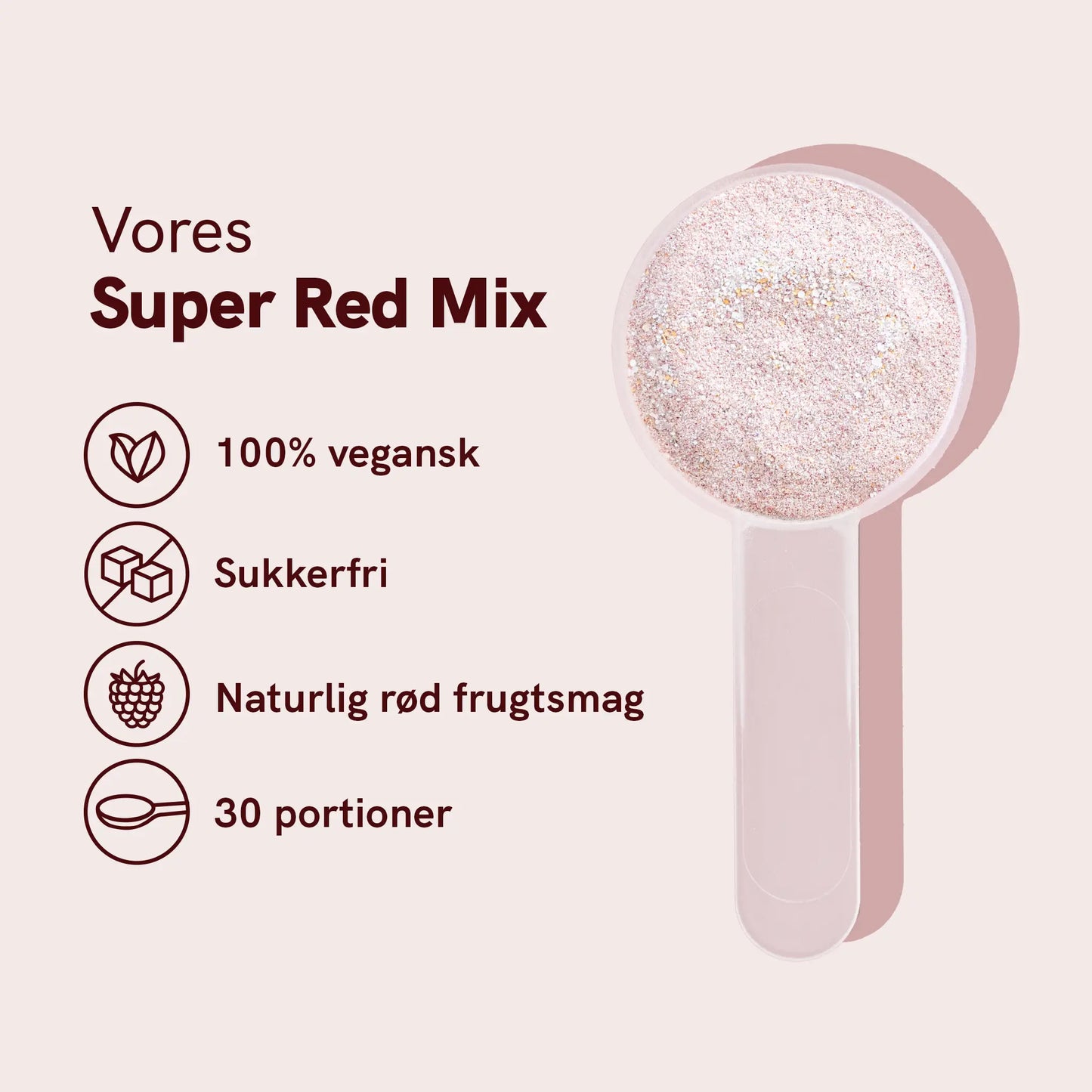 Vores Super Red Mix i en rund måleske med lyserødt pulver på en lyserød baggrund med tekst: 100% vegansk, Sukkerfri, Naturlig rød frugtsmag, 30 portioner